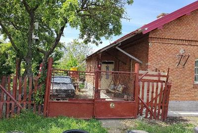 Casă cu Teren 5000 Mp în Central
