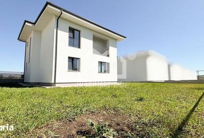 Casă cu 5 camere cu Teren 500 Mp în Jucu