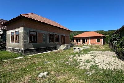 Casă cu 4 camere în Juc-Herghelie
