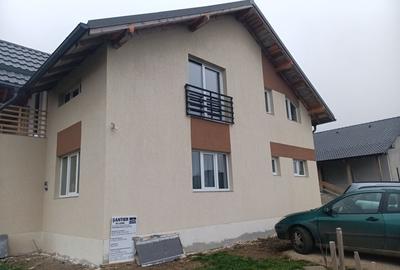Casă cu 4 camere în Jucu - 1