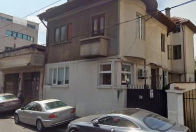 Casă individuală cu 9 camere cu Canalizare în Gara de Nord
