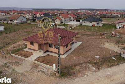 Casă cu 4 camere cu Teren 686 Mp în Oșorhei - 1