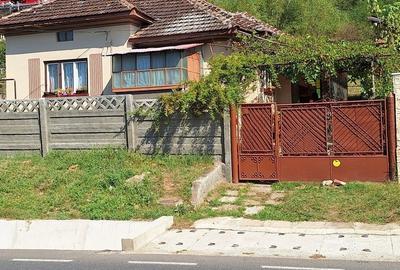 Casă cu 3 camere cu Teren 900 Mp în Hunedoara