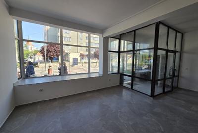 Spațiu comercial, de 74 mp, în Central - 3
