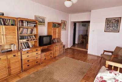 Apartament cu 3 camere semidecomandat în Central