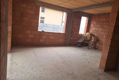 Casă cu 4 camere în Livada