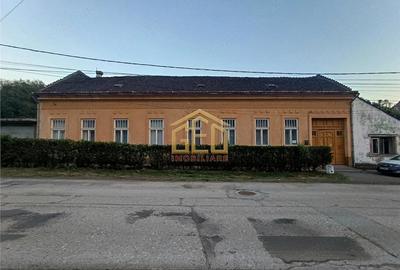 Casă cu 5 camere cu Teren 842 Mp în Central