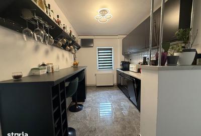 Apartament cu 3 camere semidecomandat, mobilat în Soarelui