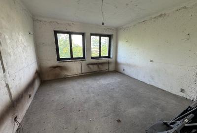 Casă cu 11 camere cu Canalizare în Brănești - 16