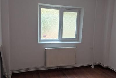 Apartament cu 2 camere decomandat în Energiei