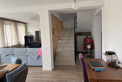 Casă cu 4 camere cu Teren 400 Mp în Central