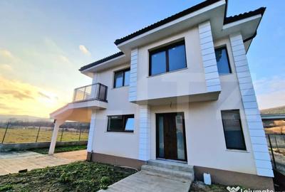 Casă cu 4 camere cu Teren 400 Mp în Luna