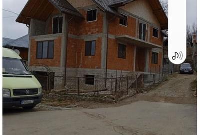 Casă cu 3 camere în Central