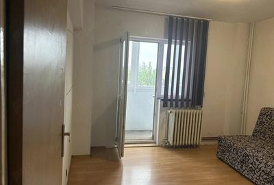 Apartament cu 2 camere decomandat în Triaj