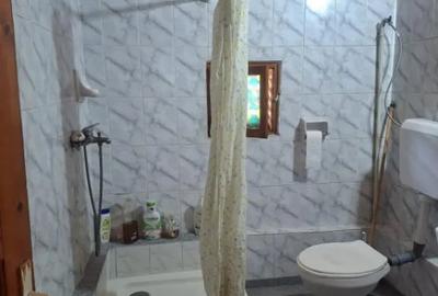 Casă cu 4 camere cu Teren 730 Mp în Izvoarele