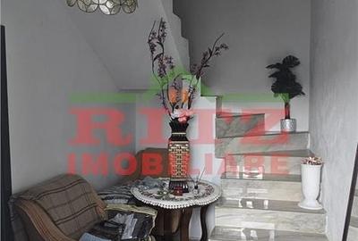 Casă cu 4 camere cu Teren 2300 Mp în Central - 9