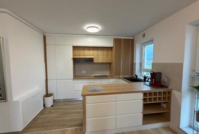 Apartament cu 2 camere decomandat în Tractorul