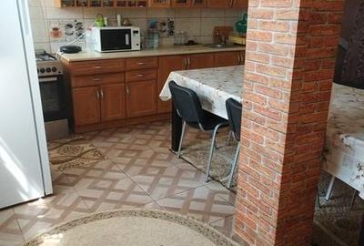 Casă cu 4 camere cu Teren 220 Mp în Central