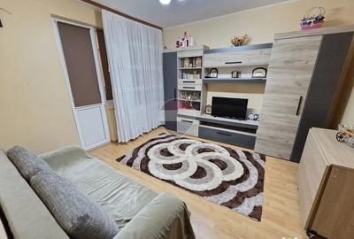 Apartament cu 3 camere decomandat în Sud