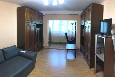 Apartament cu 3 camere decomandat în Zorilor