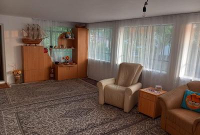 Casă cu 6 camere cu Teren 2500 Mp în Central