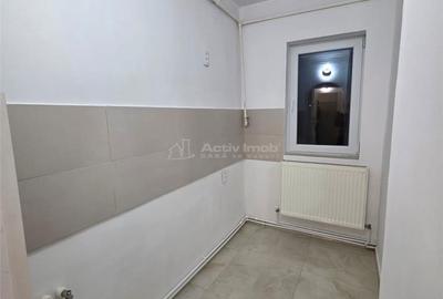 Apartament cu 3 camere semidecomandat în Micro 9 - 10