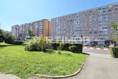 Apartament cu 3 camere decomandat în Calea București
