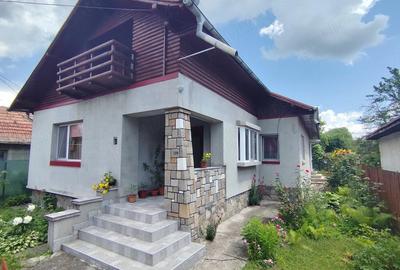 Casă cu 4 camere cu Teren 361 Mp în Central