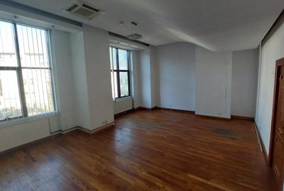 Birou, de 1,500 mp, în Ultracentral - 3
