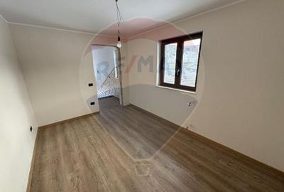 Casă individuală cu 8 camere cu Teren 1550 Mp în Dărmănești - 11