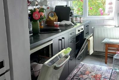 Apartament cu 3 camere semidecomandat în 14 Mai