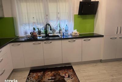 Casă cu 5 camere cu Teren 300 Mp în Florești