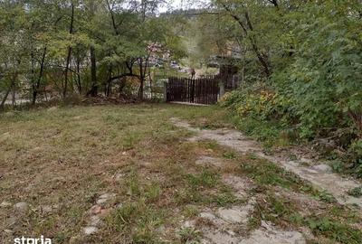 Casă cu 2 camere cu Teren 713 Mp în Petros