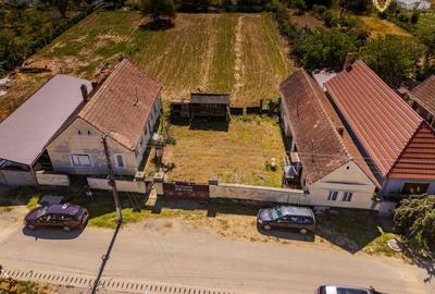 Casă individuală cu 3 camere cu Canalizare în Covăsinț