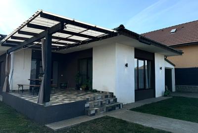 Casă cu 4 camere în Cristian