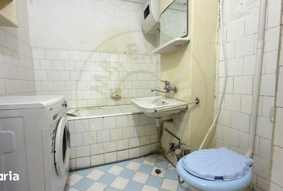 Apartament cu 3 camere semidecomandat, mobilat în Central