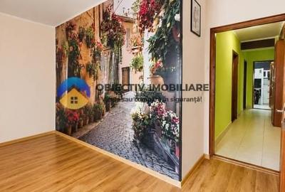 Apartament cu 4 camere decomandat în Sud