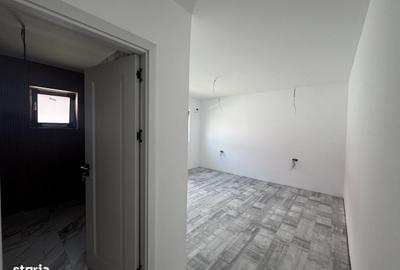 Casă cu 4 camere cu Teren 625 Mp în Ștefănești