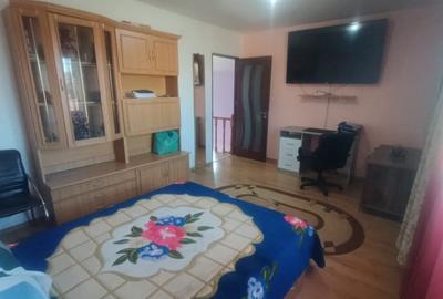 Casă cu 5 camere cu Teren 250 Mp în Brestei