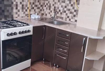 Garsonieră decomandată în Costin Georgian