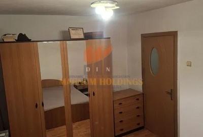 Apartament cu 3 camere decomandat în Prundu