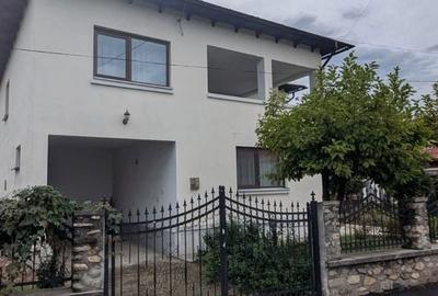 Casă cu 5 camere cu Teren 500 Mp în Central - 11