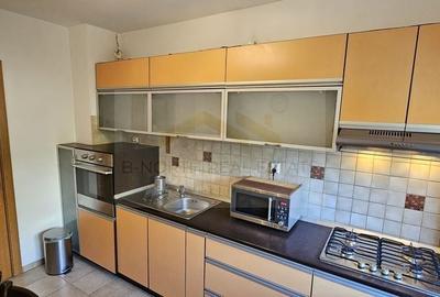 Apartament cu 4 camere semidecomandat în Tineretului