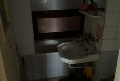 Apartament cu 3 camere semidecomandat în Central - 1