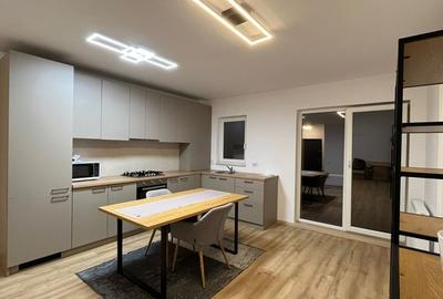 Apartament cu 3 camere semidecomandat, mobilat în Florești