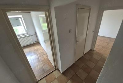 Apartament cu 3 camere semidecomandat în Șagului