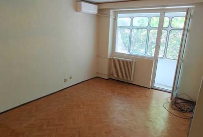 Apartament cu 3 camere decomandat în Tineretului