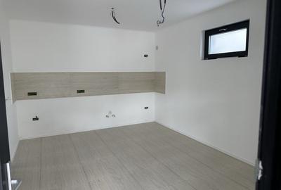 Casă cu 4 camere în Răzvad - 3