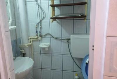 Garsonieră decomandată în Vest