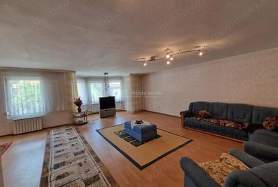 Casă cu 7 camere cu Teren 720 Mp în Vest - 3